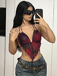 Kadın Kırmızı Siyah Renklerde Önden Üçgen Kesim Detaylı Crop Askılı Önden Bağlama 5092